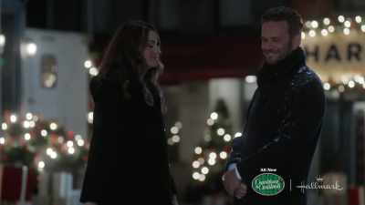 You know... There is one good
thing you can do in this snow. - Lights, Camera, Christmas!