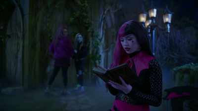 You know, there's probably
a spell for that door. - Monster High: The Movie
