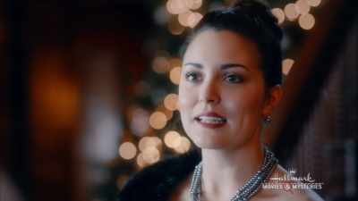You know, Tom didn't give me
too many details, - The Perfect Christmas Present