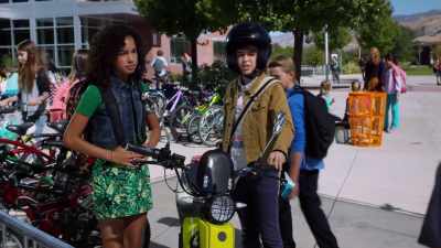 You know what we bikers
say: Four wheels - Andi Mack
