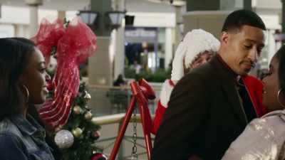 - You know what?
Bring it in, all right? - Christmas Belles