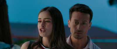 - You know what I can't believe--
- Can we talk someplace else? - Student of the Year 2