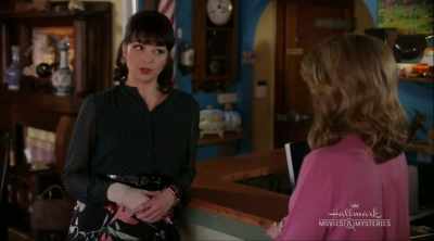 YOU KNOW WHAT I DO - Garage Sale Mysteries: Picture a Murder