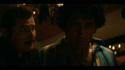 You know what I like about the shoulder,
Rafa? - Narcos: Mexico