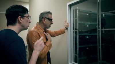 You know what?
Let me show you some close up - The World According to Jeff Goldblum