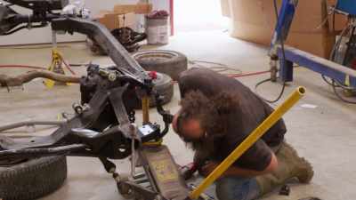You know what they say, eh, Ave?
He who runs away, - Rust Valley Restorers