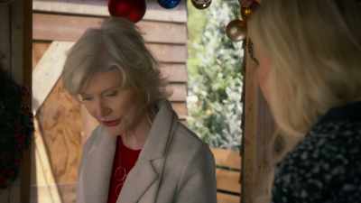 You know, when
everything is magical, - Holiday Mismatch
