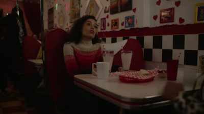 You know, your, your milkshakes
really do heal all wounds. - Welcome to Valentine