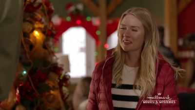 You know, you're
hanging stockings, - Return to Christmas Creek