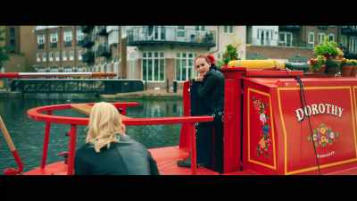 You learned how to work a
narrowboat just in case there
was a zombie apocalypse? - Zomboat!