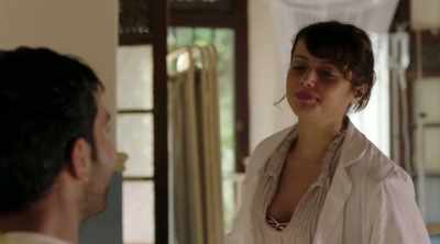- You like to read?
- Always. - The Good Karma Hospital