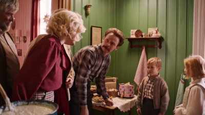 You little almond thief! - Teddy's Christmas