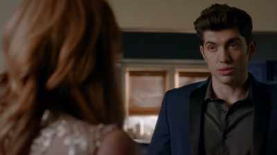 You look beautiful. - Famous in Love