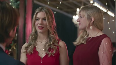 -You look beautiful.
-Thank you. - Christmas in Pine Valley
