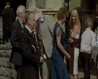 - You look gorgeous, Mum.
- So do you. - A Touch of Frost
