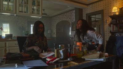 You look great, Mom. - Pretty Little Liars: Original Sin