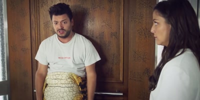 - You look like a vase.
- It doesn't work. I can hear everything. - Stuck with You