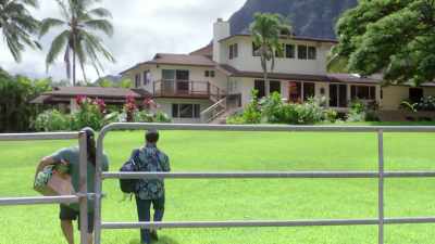 You look like the kind,
you know, that, - Romance in Hawaii