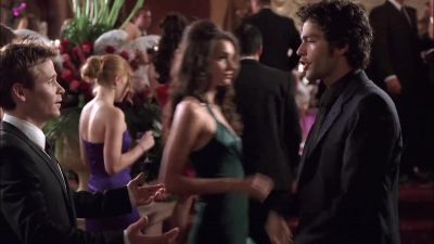 - You look lost.
- Hey, where is everybody? - Entourage