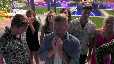 YOU LOOK SO HOT. - Love Island