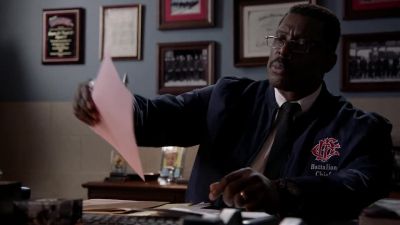 - You were looking for me,
Chief? - Chicago Fire