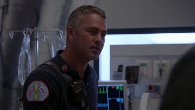 - You lost or something? - Chicago Fire