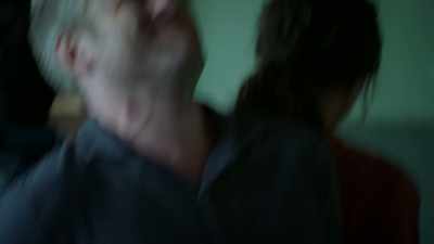 - You made me drop it.
- You cut my hand on purpose. -Guys, - True Lies