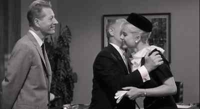 You make a lovely bride, Lucy.
Congratulations. - The Man from the Diners' Club