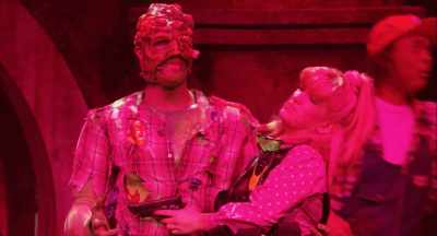 ♪ You make me the ♪
- Stop singing! - The Toxic Avenger: The Musical