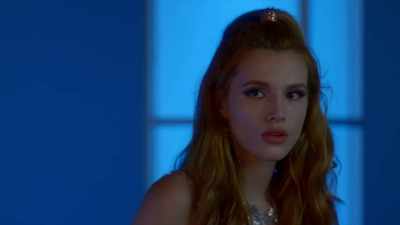 You may be America's
favorite good guy - Famous in Love