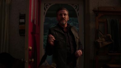 You mind explainin'
why you broke into my house? - Supernatural