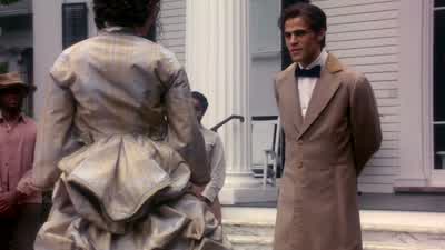 You must be Miss Pierce. - The Vampire Diaries