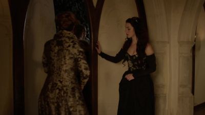You must close the door completely, - Reign