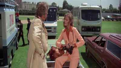 You must dig making enemies miss - Viva Knievel!