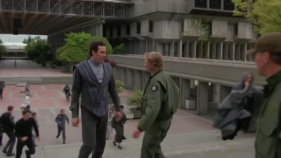 - You must hurry to the Stargate.
- Aren't you coming with us? - Stargate SG-1