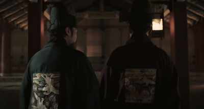 You must not hurt
qing's envoy so recklessly! - The Swordsman