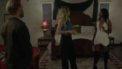 You need a smart woman managing this hotel - Deadly Estate