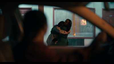 - You need to call an ambulance.
- Come on, help us. She needs to go. - Beauty in Black