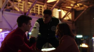 You need to go and figure out
who is trying to frame you. - The Flash