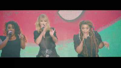 ♪ You need to just stop ♪ - Taylor Swift City of Lover Concert