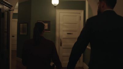 You need to leave.
This area's off limits. - FBI