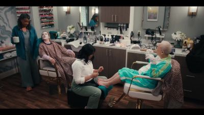 - You need to move in here with us.
- You know, I really do. - A Man on the Inside