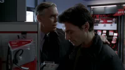 You need to keep an eye on Veronica Donovan. - Prison Break