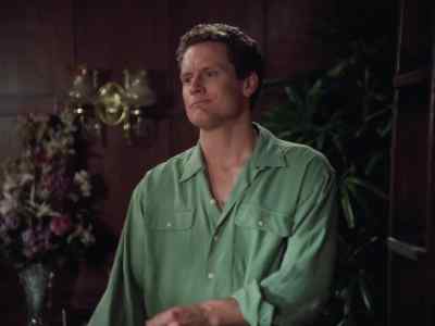 - You needed something, Mr. Gables?
- Yes, Mr. Macarthy, I do. - Lois & Clark: The New Adventures of Superman