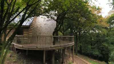 You never see branches from on top. - Extraordinary Escapes with Sandi Toksvig