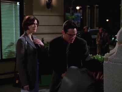 - You okay?
- Yeah, I think so. - Lois & Clark: The New Adventures of Superman