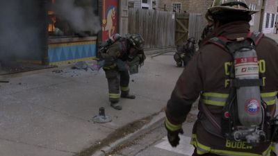 - You okay?
- Yeah. - Chicago Fire