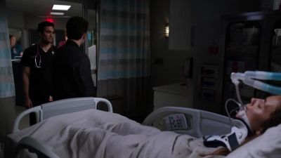 - You on the square, fiancé? - Chicago Med