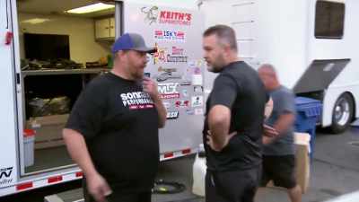 - You oughta look
at the valves-- - I'm-- - Street Outlaws No Prep Kings Team Attack