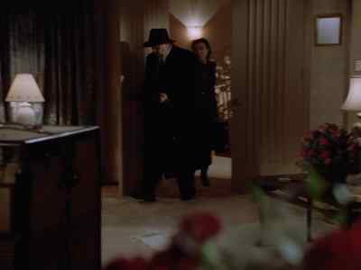 - You picked the lock.
- Well, I knocked first. - Lois & Clark: The New Adventures of Superman